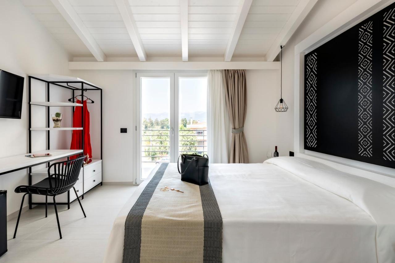 Cara A Bentu - Charming Rooms Tortolì Eksteriør bilde